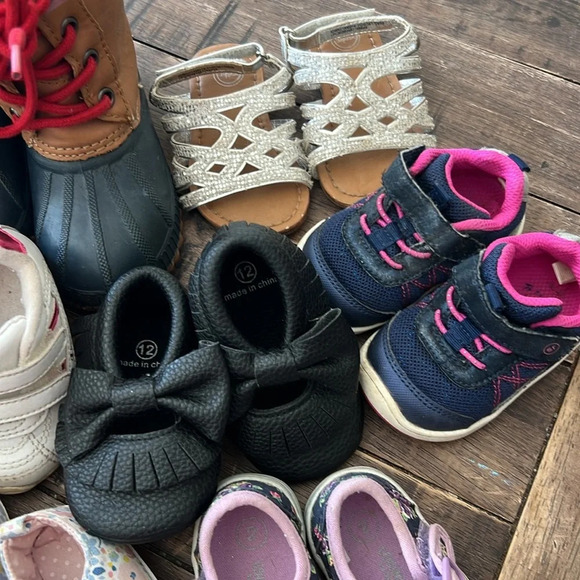 Kids Shoes! One Low Price takes them all! Variety of styles and sizes - Picture 5 of 8